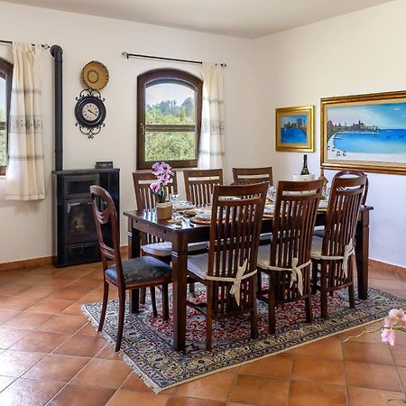 Villa Saige , Piscina Con Idromassaggio Alghero Luaran gambar