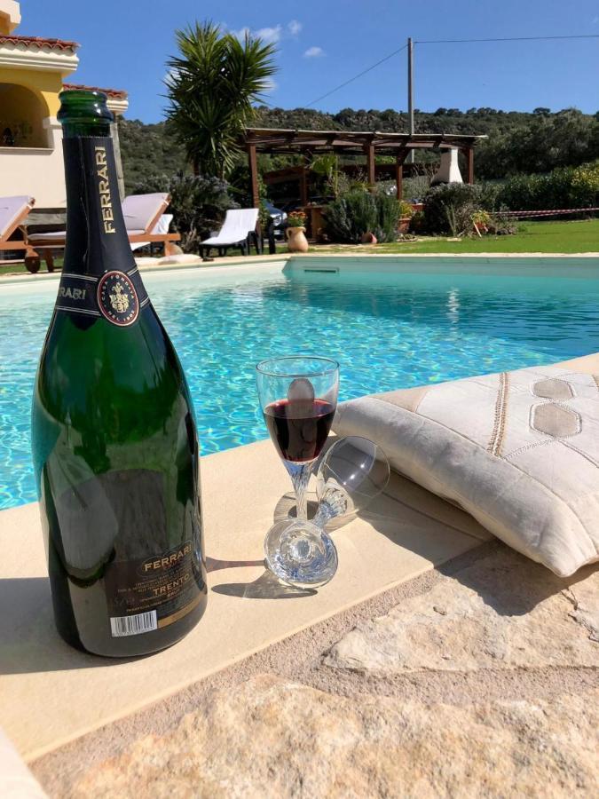 Villa Saige , Piscina Con Idromassaggio Alghero Luaran gambar