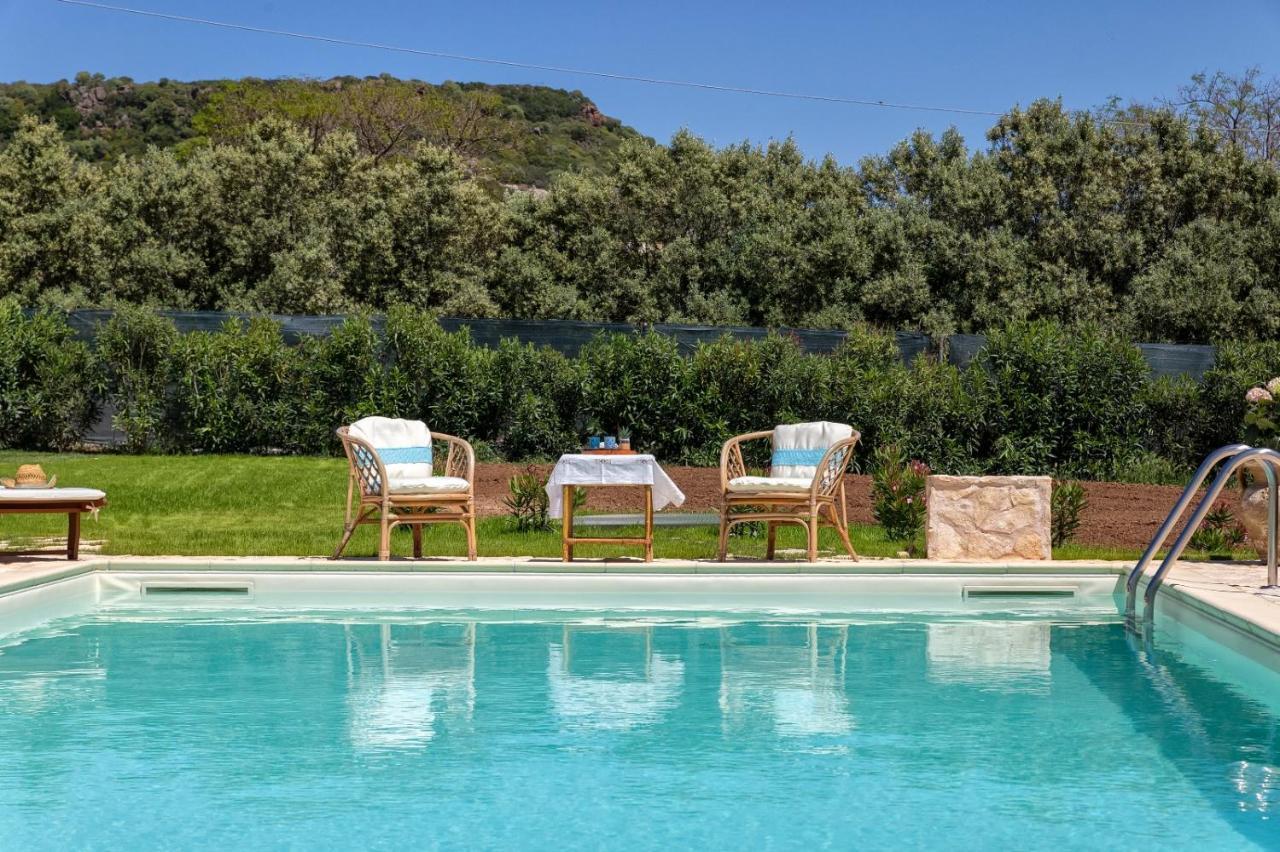 Villa Saige , Piscina Con Idromassaggio Alghero Luaran gambar