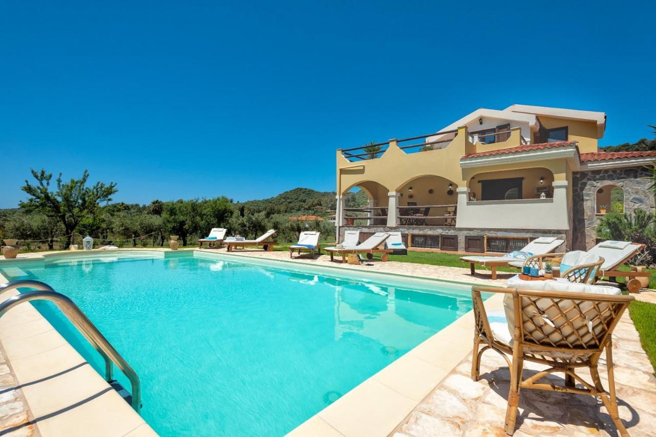 Villa Saige , Piscina Con Idromassaggio Alghero Luaran gambar