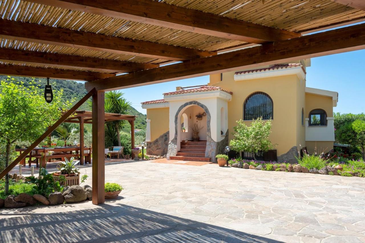 Villa Saige , Piscina Con Idromassaggio Alghero Luaran gambar