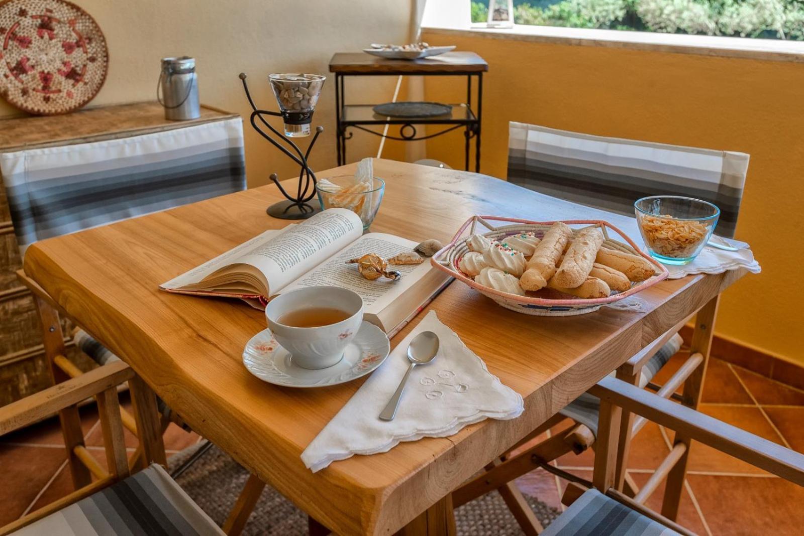 Villa Saige , Piscina Con Idromassaggio Alghero Luaran gambar