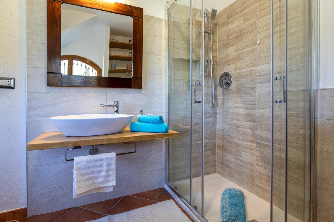 Villa Saige , Piscina Con Idromassaggio Alghero Luaran gambar