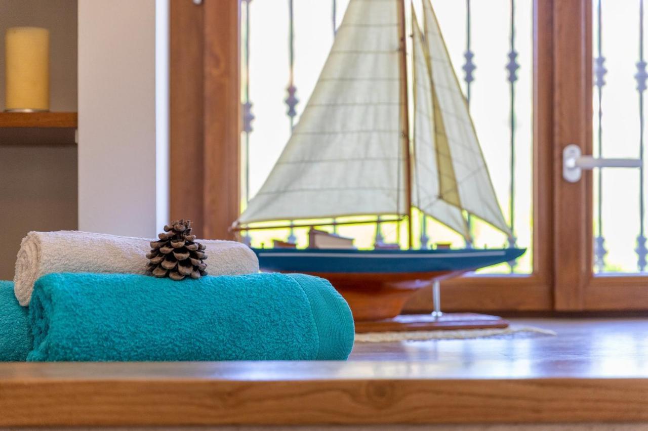 Villa Saige , Piscina Con Idromassaggio Alghero Luaran gambar