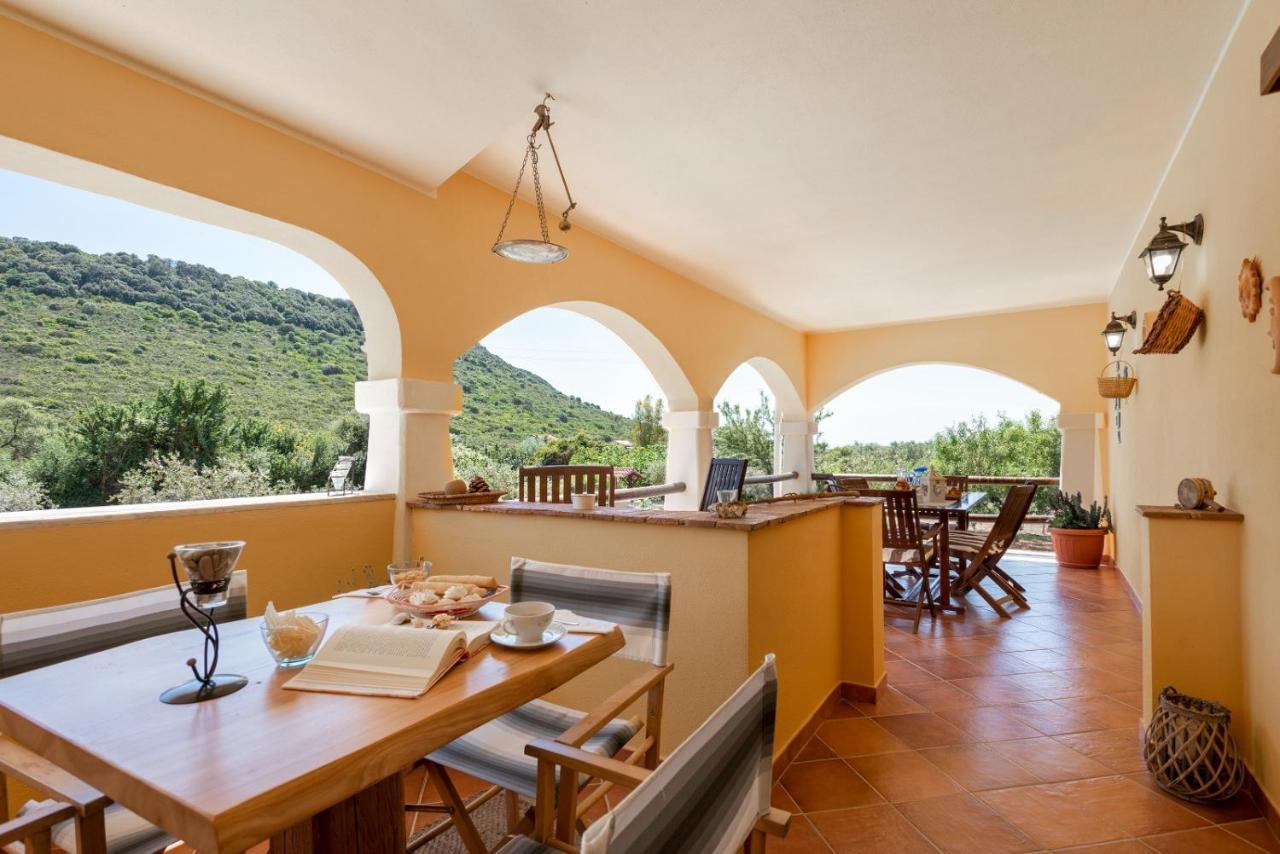 Villa Saige , Piscina Con Idromassaggio Alghero Luaran gambar