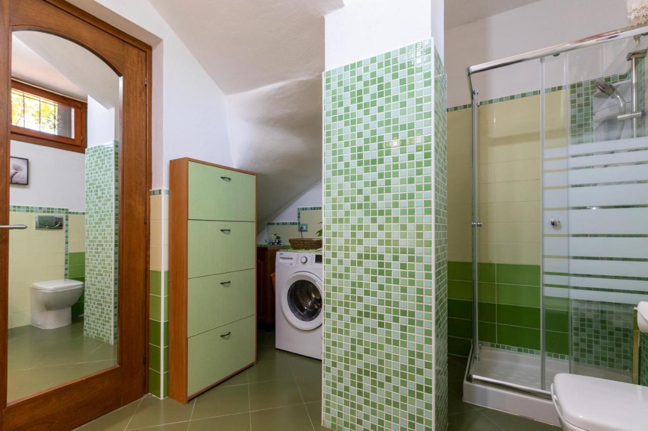 Villa Saige , Piscina Con Idromassaggio Alghero Luaran gambar