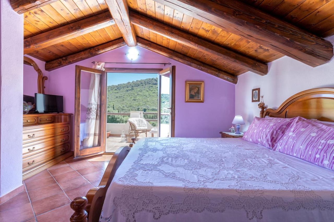 Villa Saige , Piscina Con Idromassaggio Alghero Luaran gambar