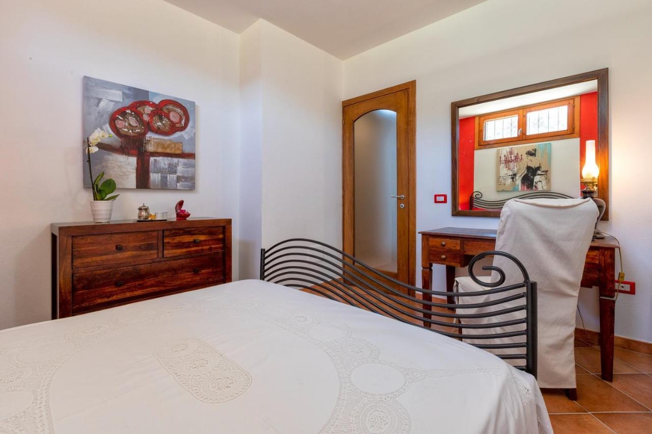 Villa Saige , Piscina Con Idromassaggio Alghero Luaran gambar