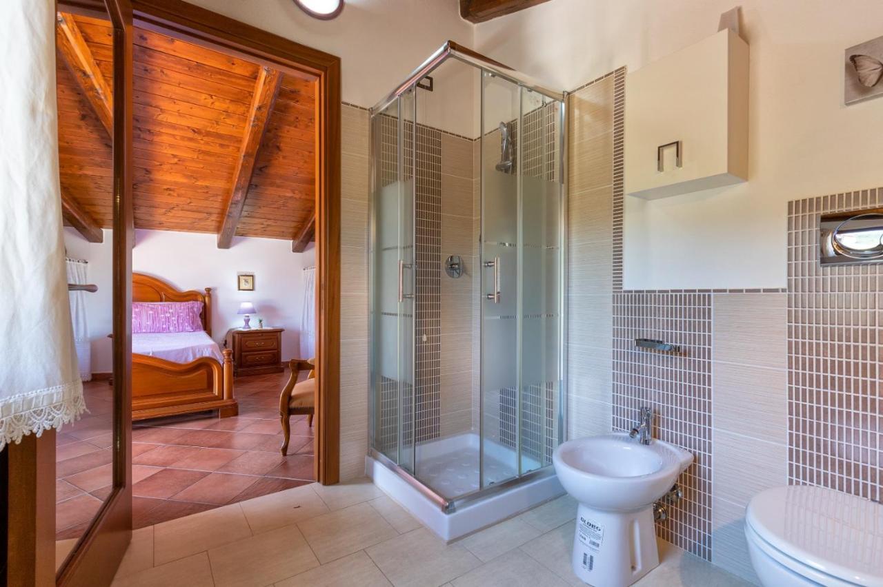 Villa Saige , Piscina Con Idromassaggio Alghero Luaran gambar
