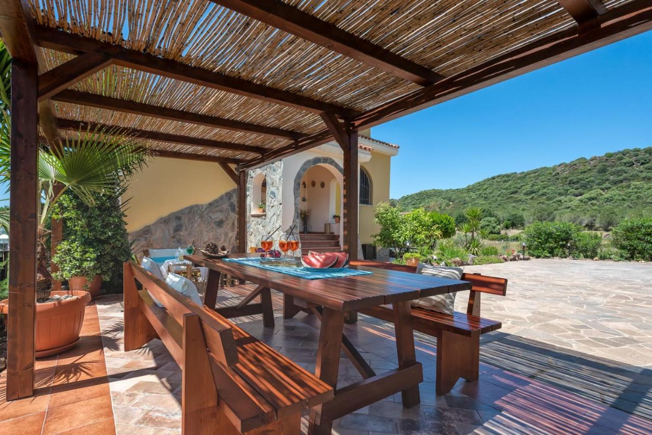 Villa Saige , Piscina Con Idromassaggio Alghero Luaran gambar