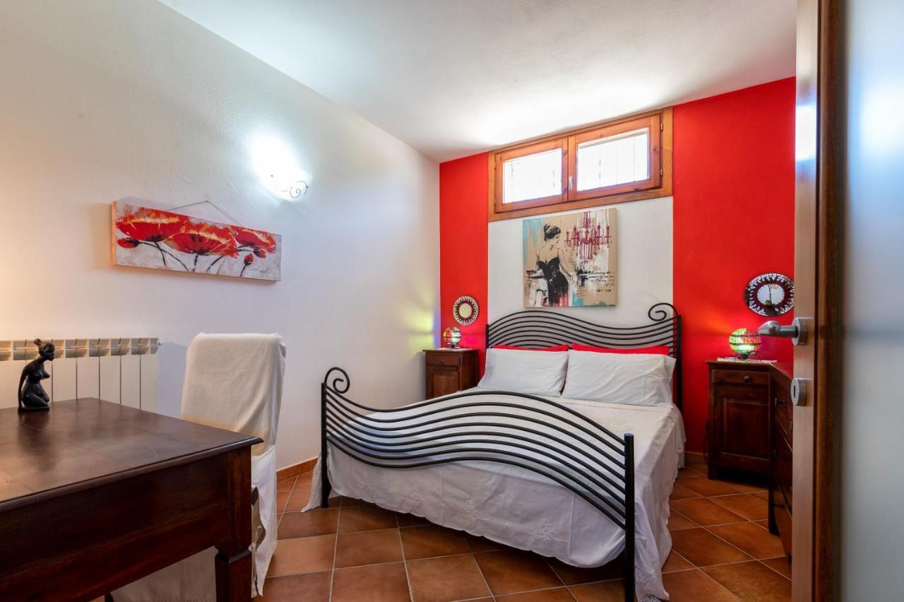Villa Saige , Piscina Con Idromassaggio Alghero Luaran gambar