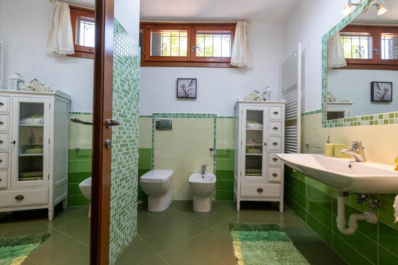 Villa Saige , Piscina Con Idromassaggio Alghero Luaran gambar