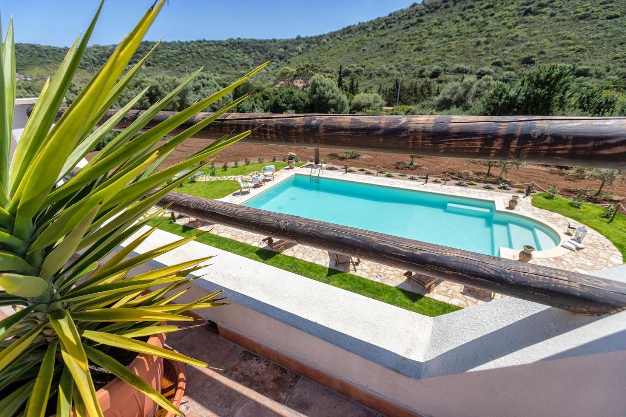 Villa Saige , Piscina Con Idromassaggio Alghero Luaran gambar