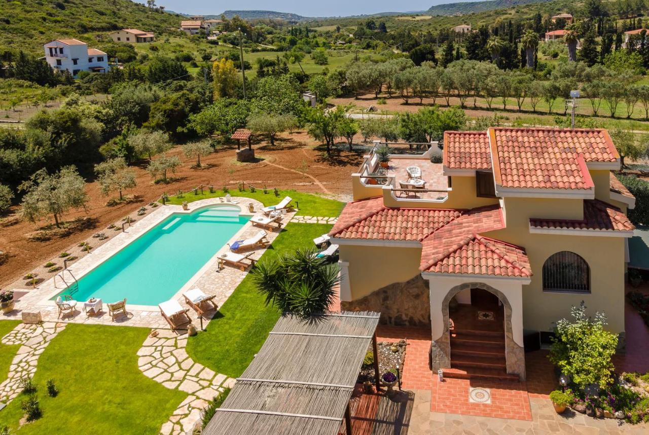 Villa Saige , Piscina Con Idromassaggio Alghero Luaran gambar