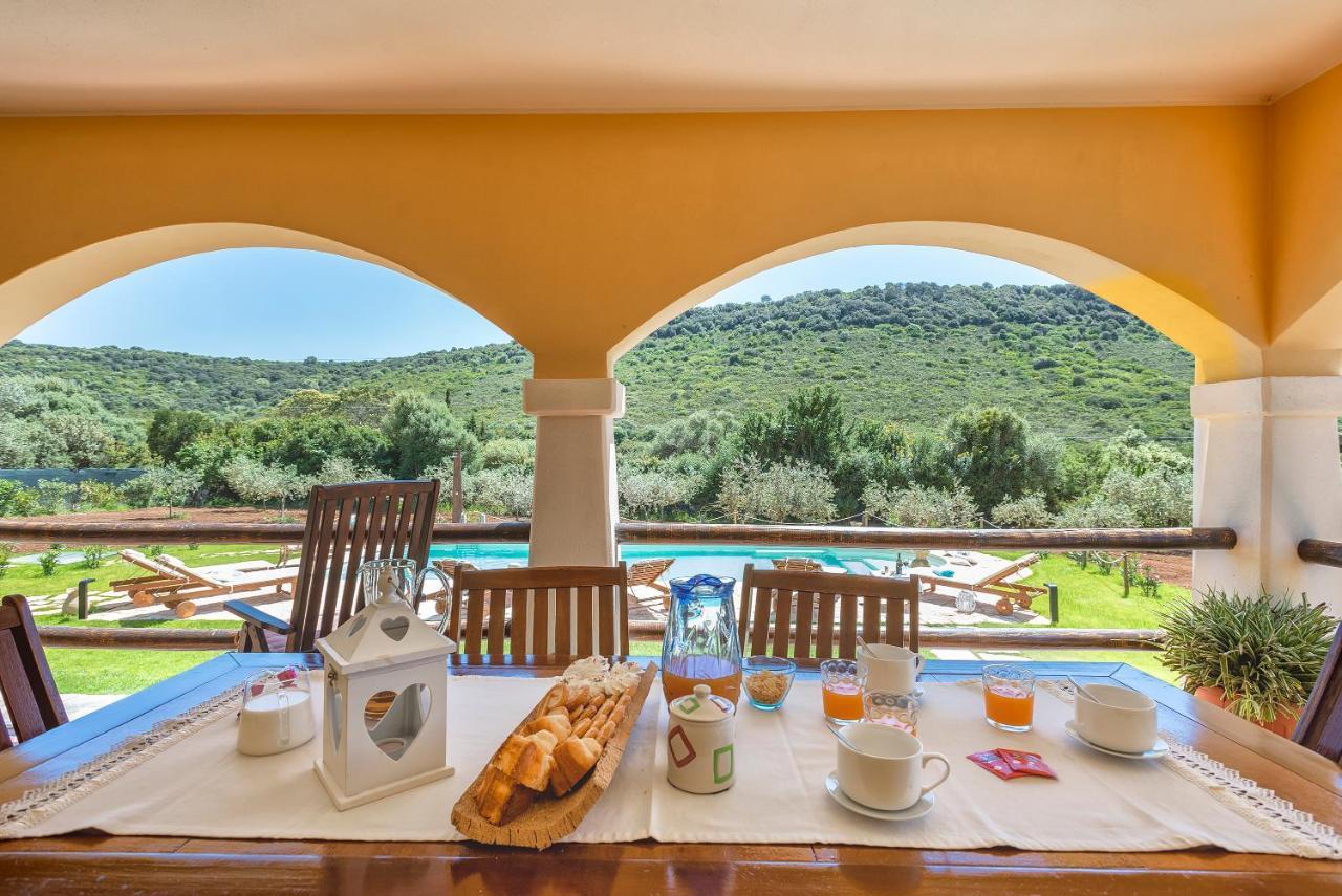 Villa Saige , Piscina Con Idromassaggio Alghero Luaran gambar