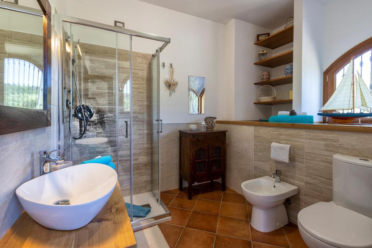 Villa Saige , Piscina Con Idromassaggio Alghero Luaran gambar
