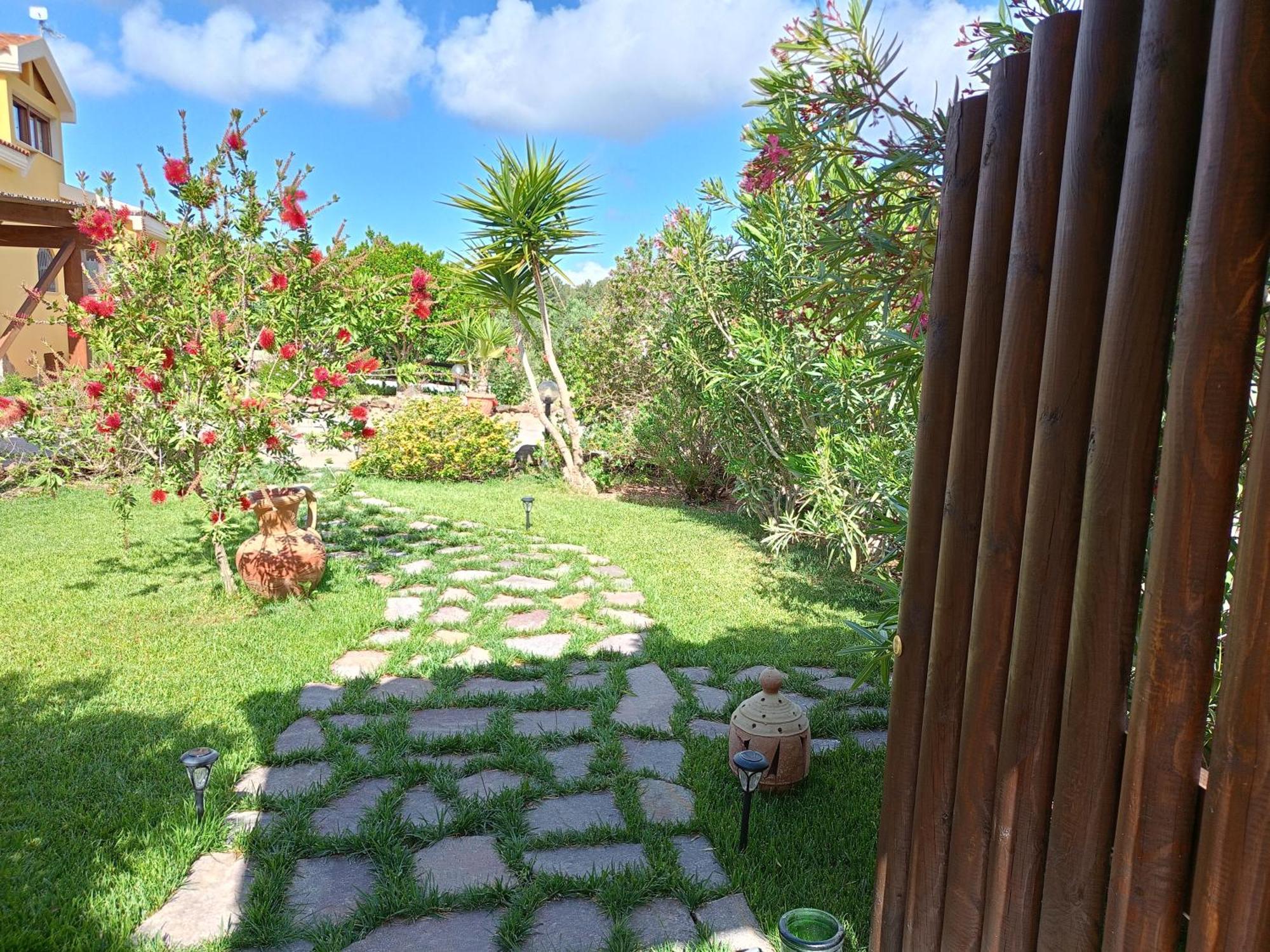Villa Saige , Piscina Con Idromassaggio Alghero Luaran gambar