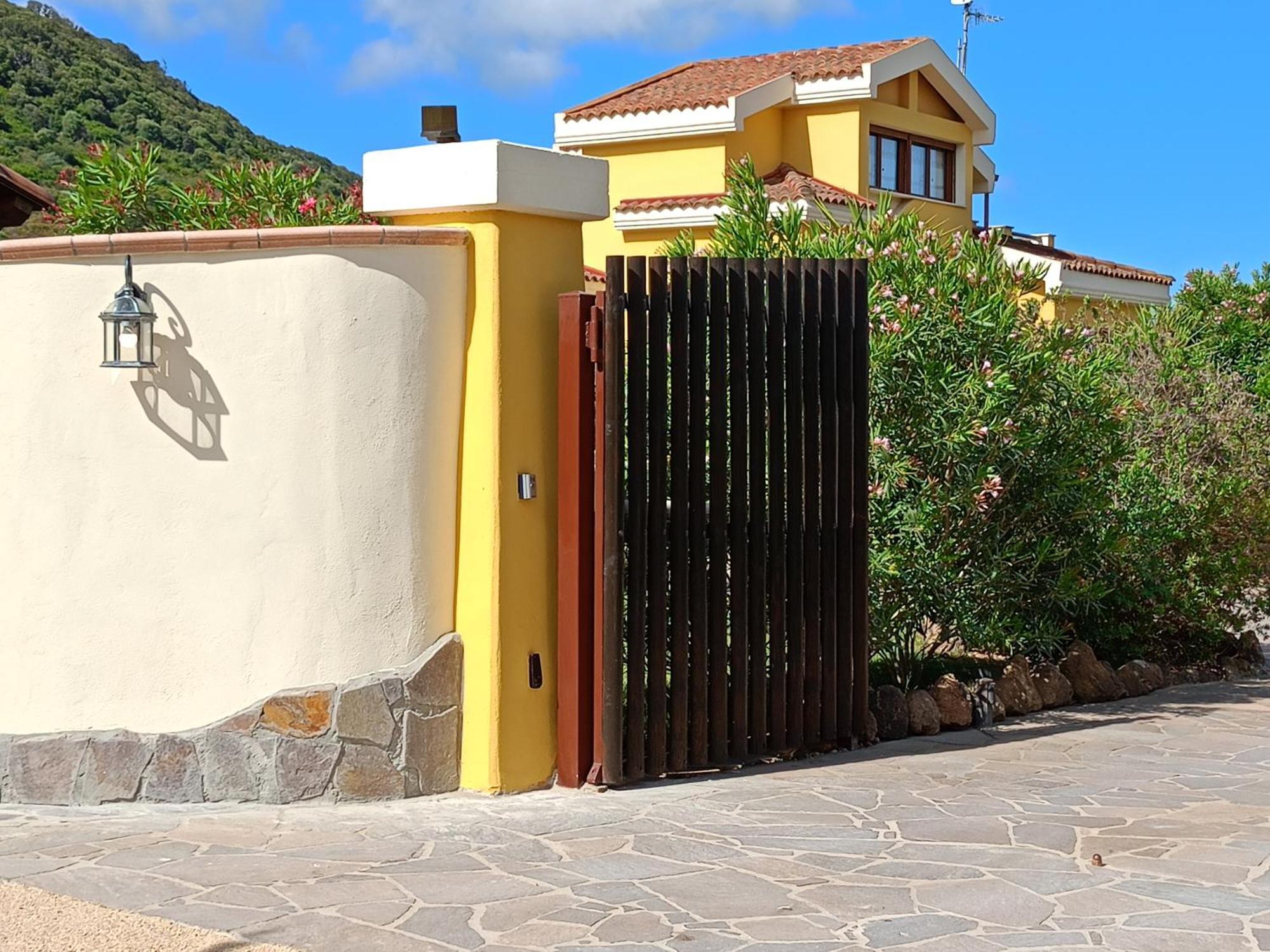 Villa Saige , Piscina Con Idromassaggio Alghero Luaran gambar