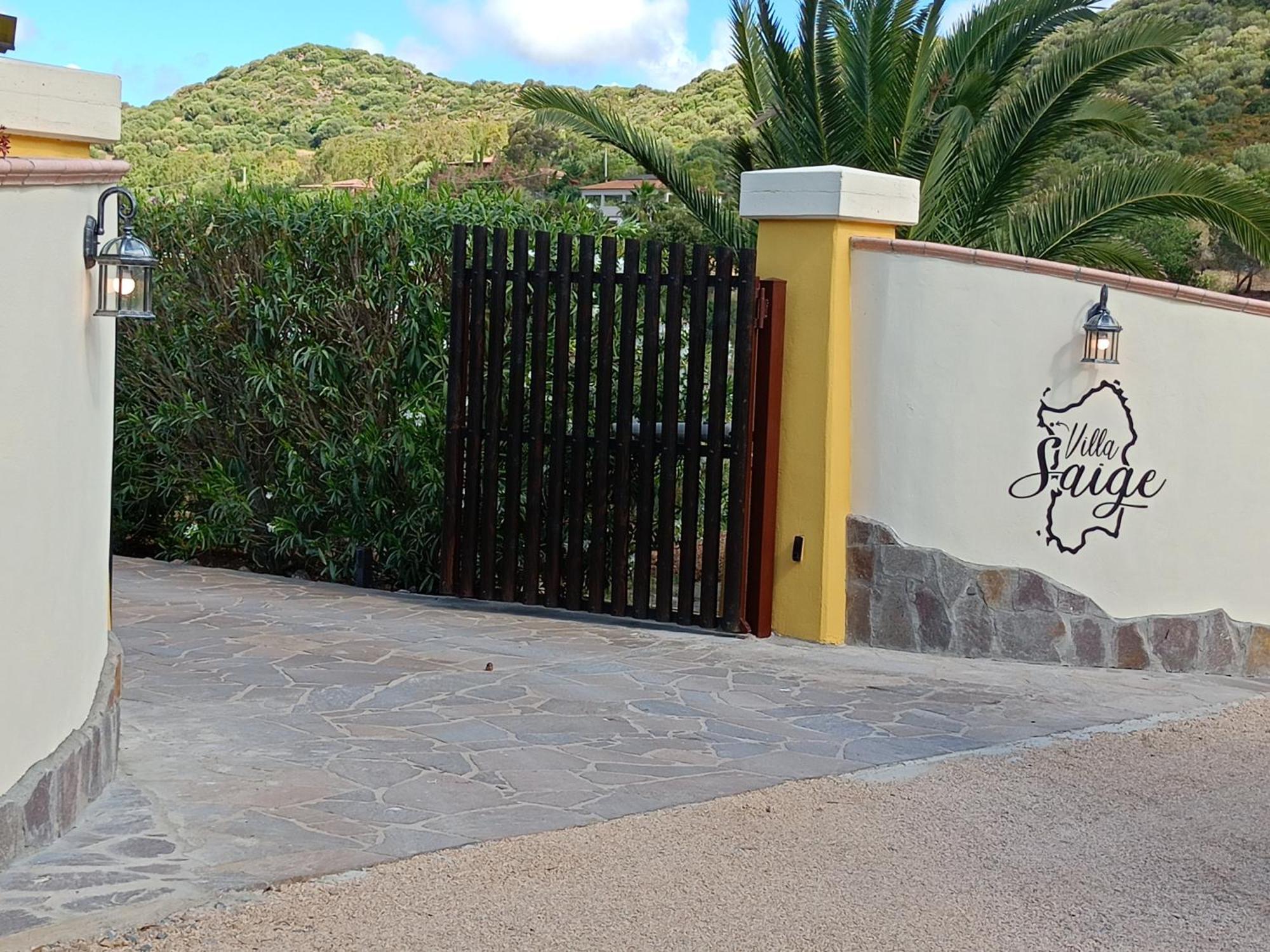Villa Saige , Piscina Con Idromassaggio Alghero Luaran gambar