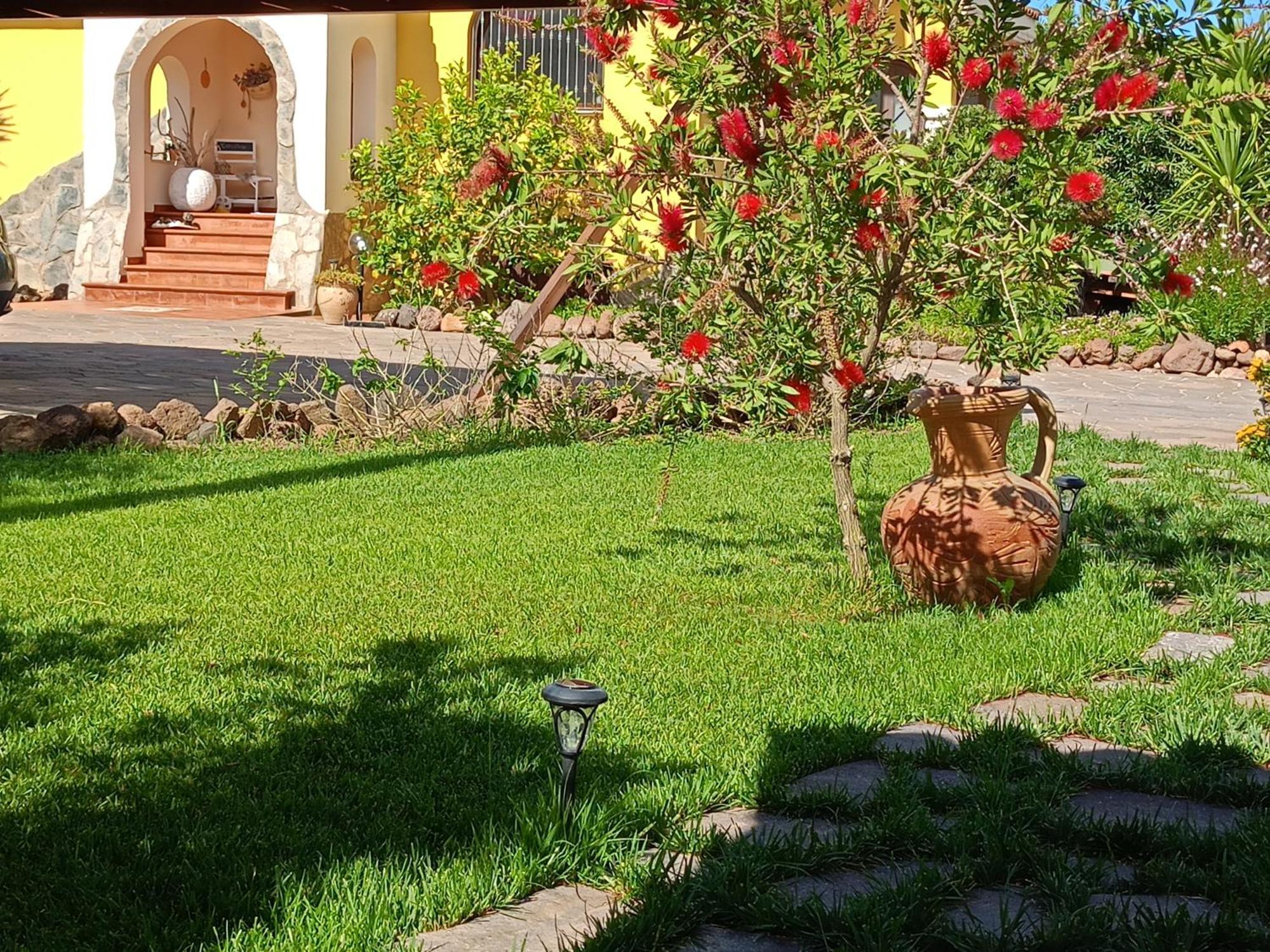 Villa Saige , Piscina Con Idromassaggio Alghero Luaran gambar