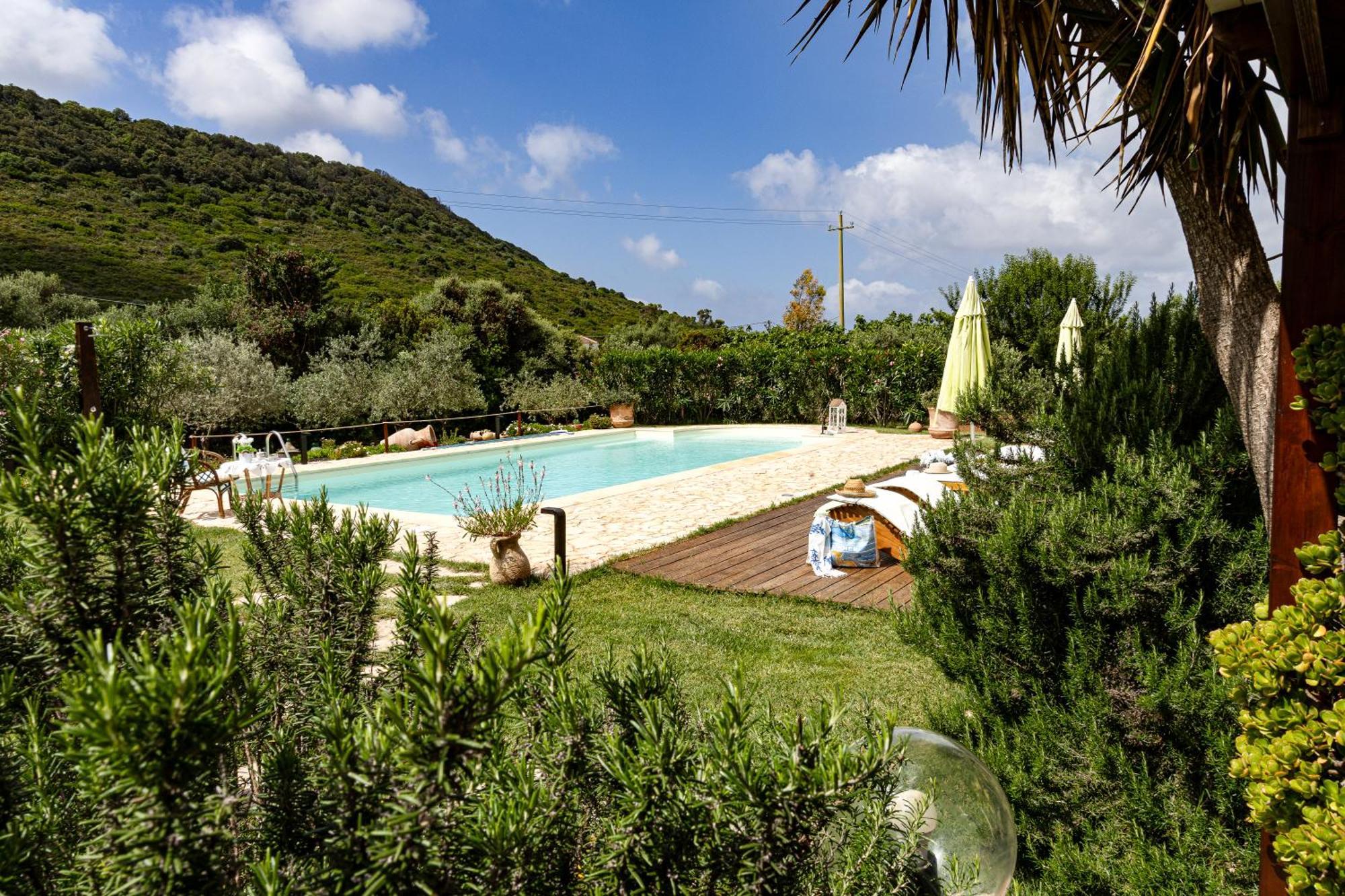 Villa Saige , Piscina Con Idromassaggio Alghero Luaran gambar