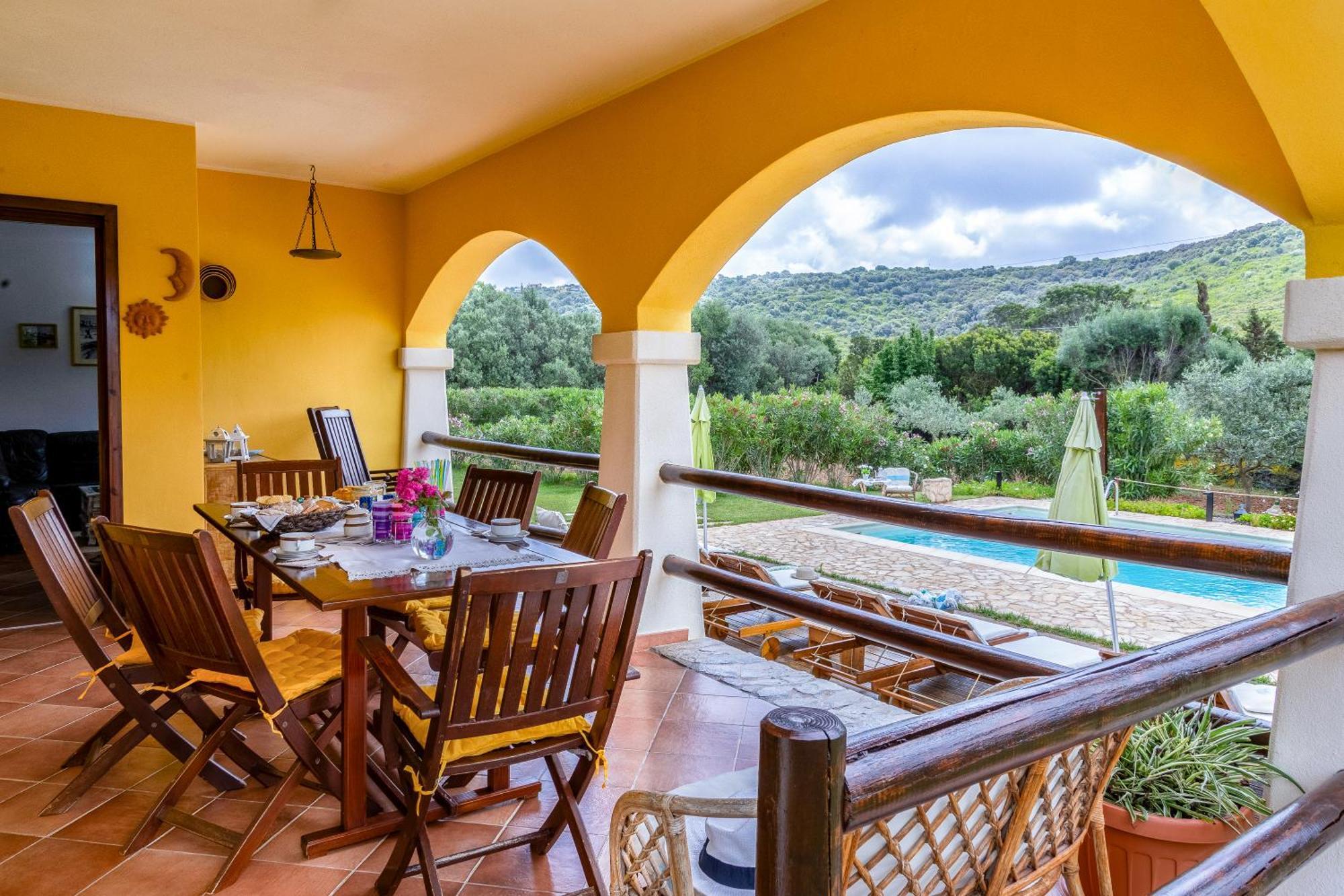 Villa Saige , Piscina Con Idromassaggio Alghero Luaran gambar